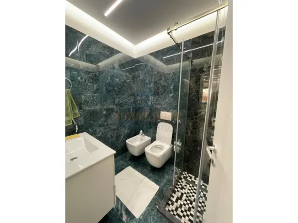 Tirane, jepet me qera apartament 2+1+2+2 Poste parkimi Kati 2, 99 m² 1.400 € (Liqeni i Thate)