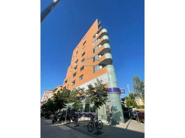 Tirane, jepet me qera ambjent biznesi Kati 1, 20 m² 450 € 