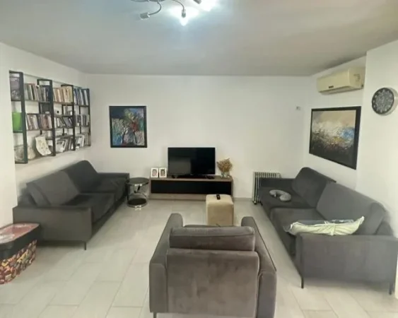 Tirane, jepet me qera apartament 2+1+Aneks+Ballkon Kati 2, 101 m² 800 € (rruga e kavajes , 21 dhjetori)