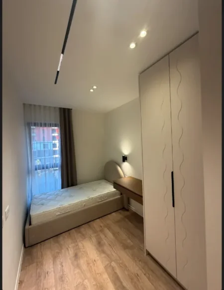 Tirane, jepet me qera apartament 3+1 Kati 3, 1.100 € (Bulevardi i Ri)