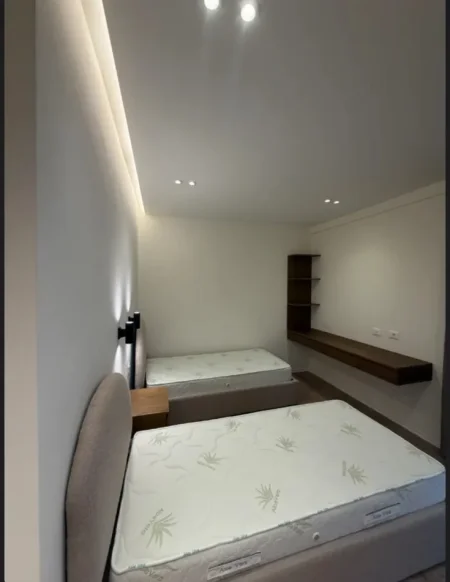 Tirane, jepet me qera apartament 3+1 Kati 3, 1.100 € (Bulevardi i Ri)