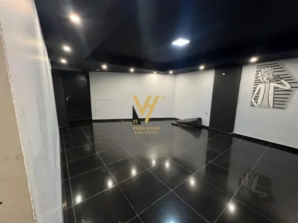 Tirane, jepet me qera ambjent biznesi Kati -1, 150 m² 820 € (5 MAJI)