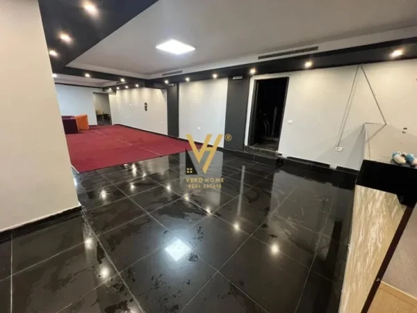 Tirane, jepet me qera ambjent biznesi Kati -1, 150 m² 820 € (5 MAJI)