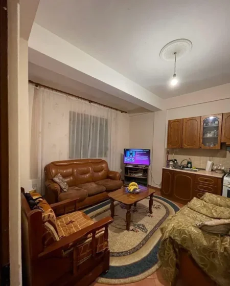 Tirane, jepet me qera apartament 1+1 Kati 1, 65 m² 400 € (Don Bosko (prane shkolles Qazim Turdiu))