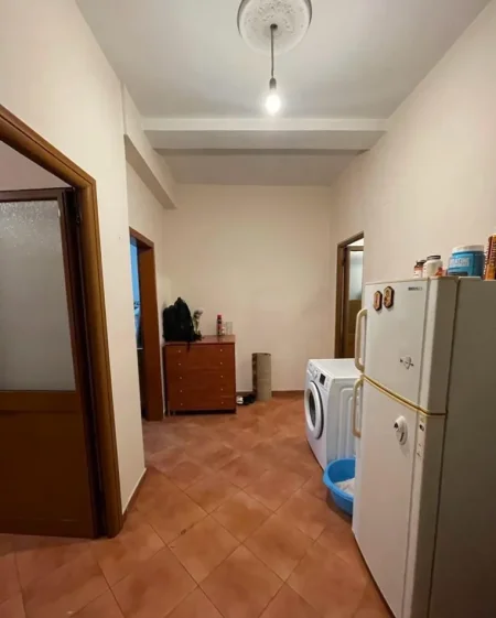 Tirane, jepet me qera apartament 1+1 Kati 1, 65 m² 400 € (Don Bosko (prane shkolles Qazim Turdiu))