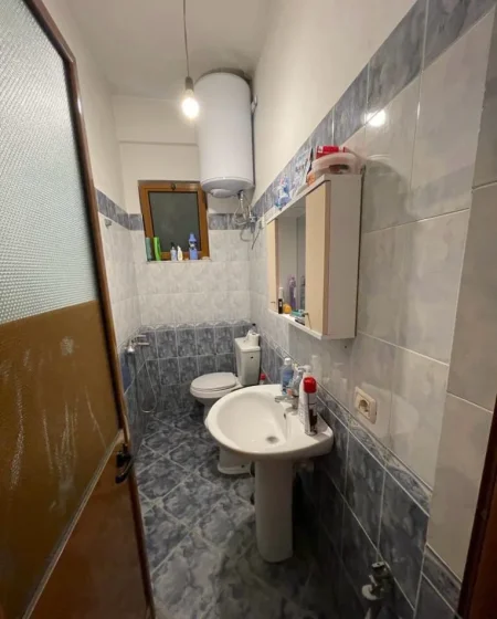 Tirane, jepet me qera apartament 1+1 Kati 1, 65 m² 400 € (Don Bosko (prane shkolles Qazim Turdiu))