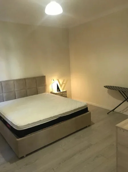 Tirane, jepet me qera apartament 1+1+Ballkon Kati 1, 70 m² 520 € (ALI DEMI)