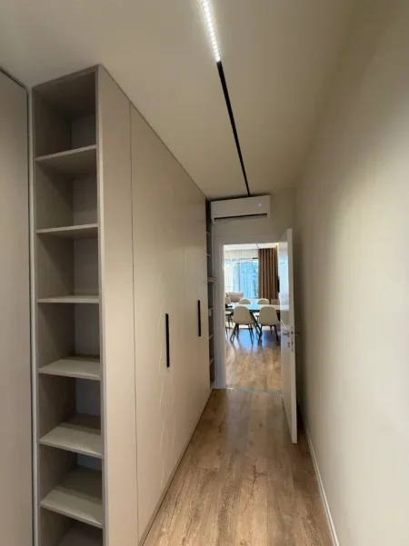 Tirane, jepet me qera apartament 3+1 Kati 3, 127 m² 1.100 € (Bulevardi i Ri)