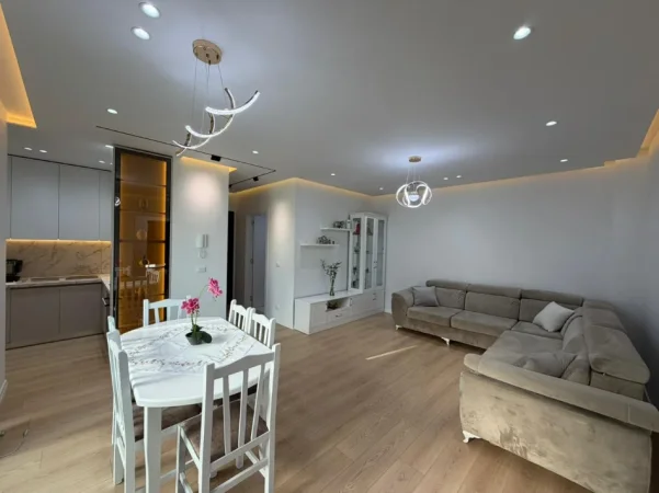Tirane, jepet me qera apartament 2+1 Kati 4, 115 m² 700 € (Casa Italia)