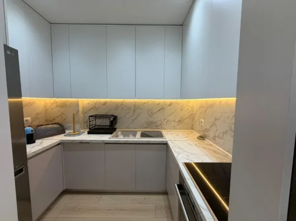 Tirane, jepet me qera apartament 2+1 Kati 4, 115 m² 700 € (Casa Italia)