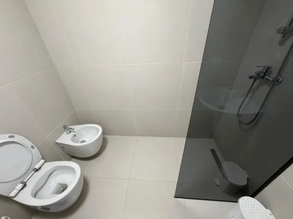 Tirane, jepet me qera apartament 2+1 Kati 4, 115 m² 700 € (Casa Italia)