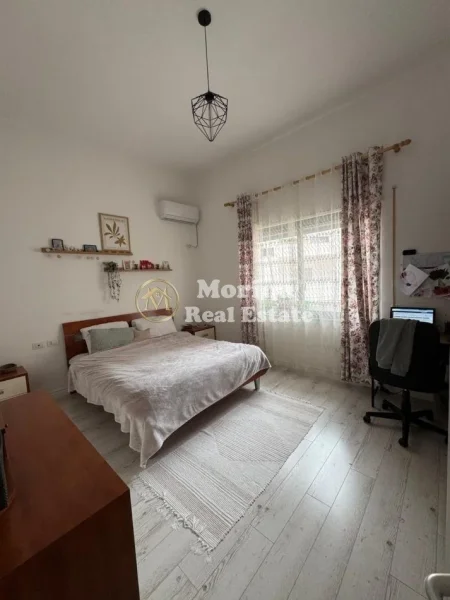 Tirane, jepet me qera apartament 2+1 Kati 2, 90 m² 450 € (Fresku)