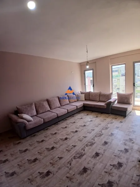 Tirane, jepet me qera apartament 2+1+Ballkon Kati 5, 105 m² 535 € 