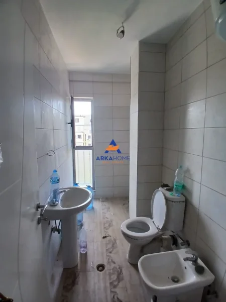 Tirane, jepet me qera apartament 2+1+Ballkon Kati 5, 105 m² 535 € 