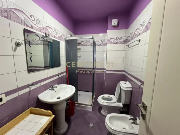 Tirane, jepet me qera apartament 2+1 Kati 7, 120 m² 500 € 