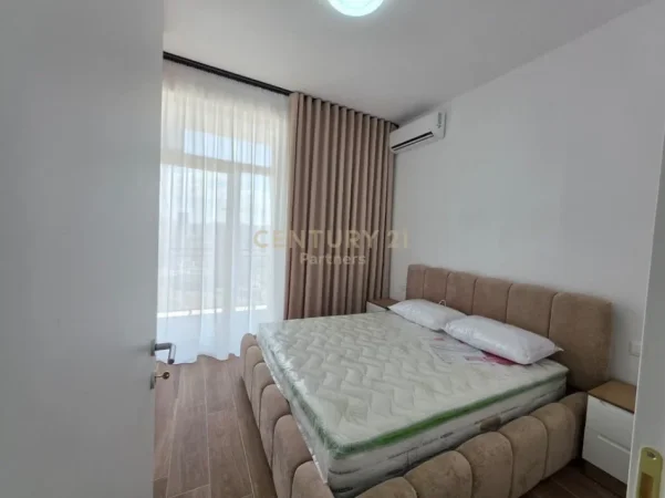 Tirane, jepet me qera apartament 1+1+Ballkon Kati 15, 78 m² 700 € (Altura Trade Center, Bulevardi i Ri)