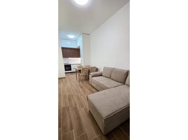 Tirane, jepet me qera apartament 1+1+Ballkon Kati 15, 78 m² 700 € (Altura Trade Center, Bulevardi i Ri)