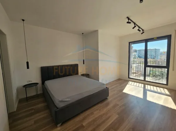 Tirane, jepet me qera apartament 2+1 Kati 4, 98 m² 950 € (ISH TREGU ELEKTRIK)