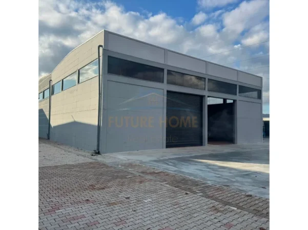 Tirane, jepet me qera magazine Kati 0, 2.000 m² 3.000 € (BUBQ)