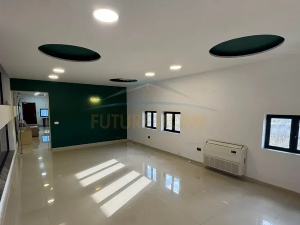 Tirane, jepet me qera magazine Kati 0, 2.000 m² 3.000 € (BUBQ)