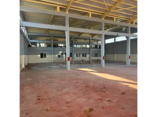 Tirane, jepet me qera magazine Kati 0, 2.000 m² 3.000 € (BUBQ)