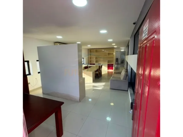 Tirane, jepet me qera magazine Kati 0, 2.000 m² 3.000 € (BUBQ)