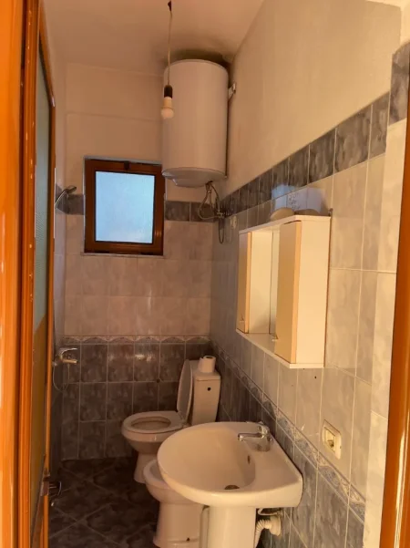 Tirane, jepet me qera shtepi 1+1 Kati 1, 65 m² 400 € (Don Bosko)