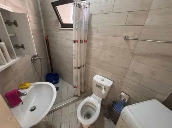 Tirane, jepet me qera apartament 1+1 Kati 1, 50 m² 500 € (Pazari i Ri)