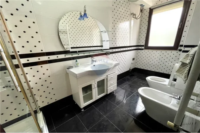 Tirane, jepet me qera apartament 1+1 Kati 2,  kopshti zologjik