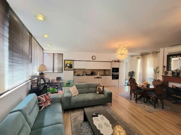 Tirane, jepet me qera apartament duplex Dublex Kati 4, 130 m² 950 € (Kristal Center)