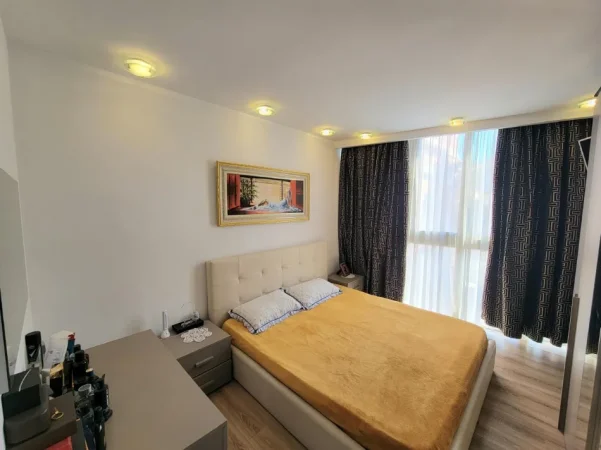 Tirane, jepet me qera apartament duplex Dublex Kati 4, 130 m² 950 € (Kristal Center)