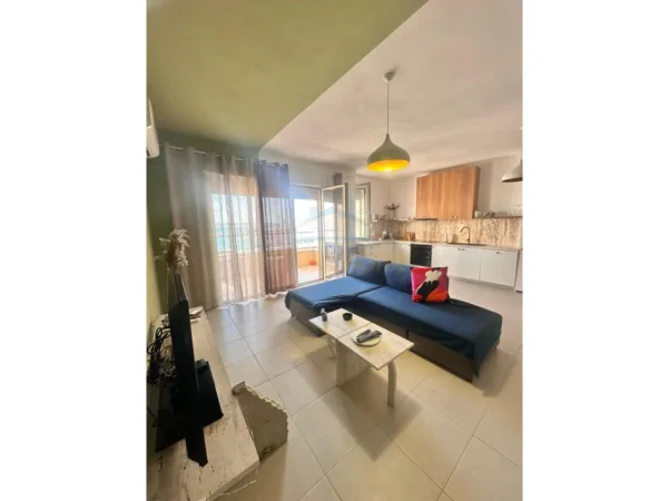 Durres, jepet me qera apartament 3+1+Ballkon Kati 8, 138 m² 1.500 € (Rruga e Portit, Durres)
