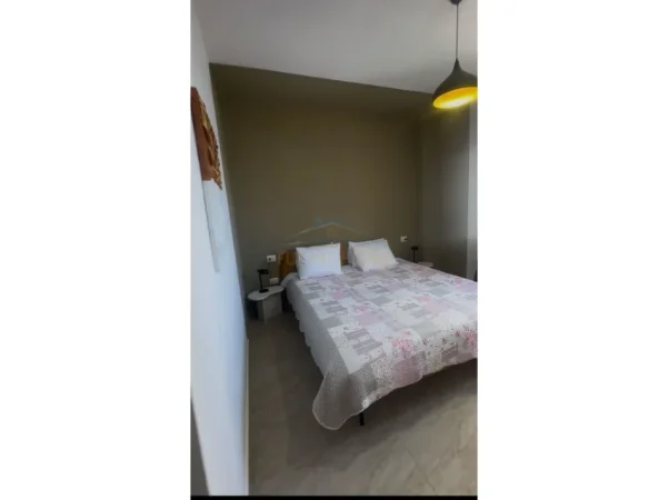 Durres, jepet me qera apartament 3+1+Ballkon Kati 8, 138 m² 1.500 € (Rruga e Portit, Durres)