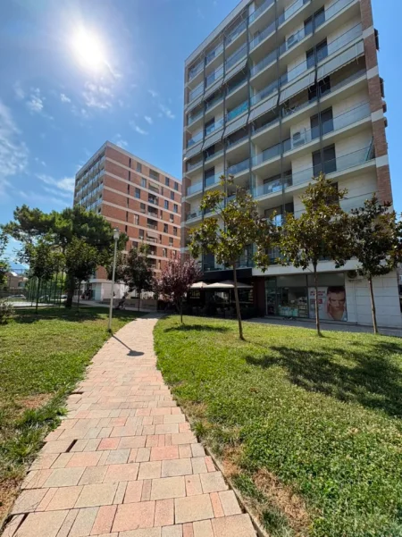 Tirane, jepet me qera apartament 2+1+Aneks+Ballkon , 700 € (rruga don bosko , rruga jordan misja)
