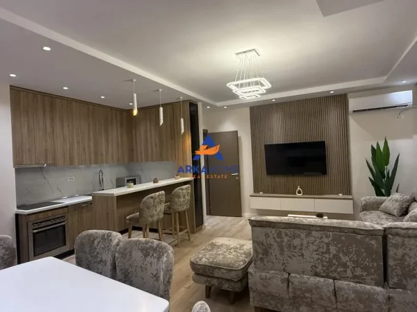 Tirane, jepet me qera apartament 2+1+Ballkon Kati 2, 150 m² 800 € 