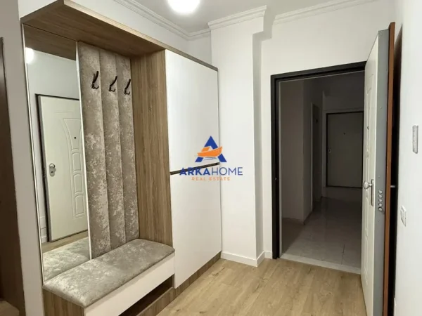 Tirane, jepet me qera apartament 2+1+Ballkon Kati 2, 150 m² 800 € 