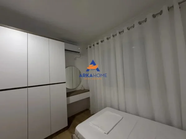 Tirane, jepet me qera apartament 2+1+Ballkon Kati 2, 150 m² 800 € 