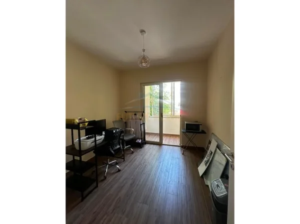 Durres, jepet me qera ambjent biznesi Kati 2, 69 m² 450 € (Muzeumi, Durres)