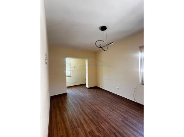 Durres, jepet me qera ambjent biznesi Kati 2, 69 m² 450 € (Muzeumi, Durres)