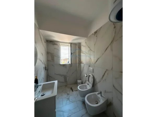 Durres, jepet me qera ambjent biznesi Kati 2, 69 m² 450 € (Muzeumi, Durres)