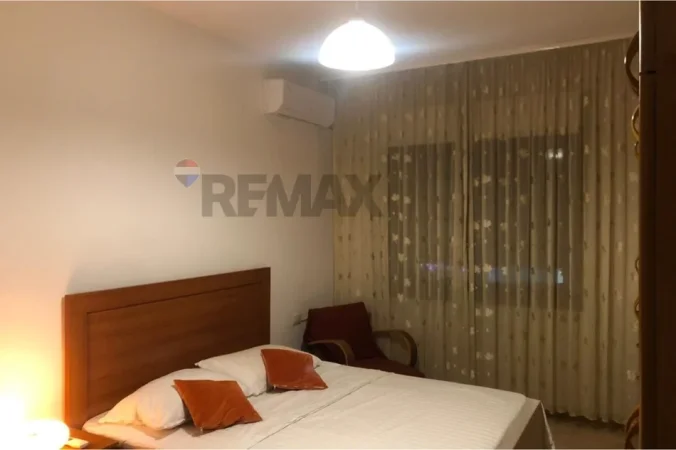 Tirane, jepet me qera apartament 1+1 , 70 m² komuna parisit