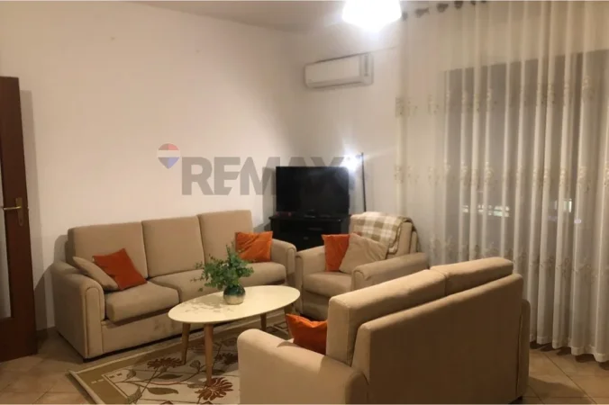 Tirane, jepet me qera apartament 1+1 , 70 m² komuna parisit