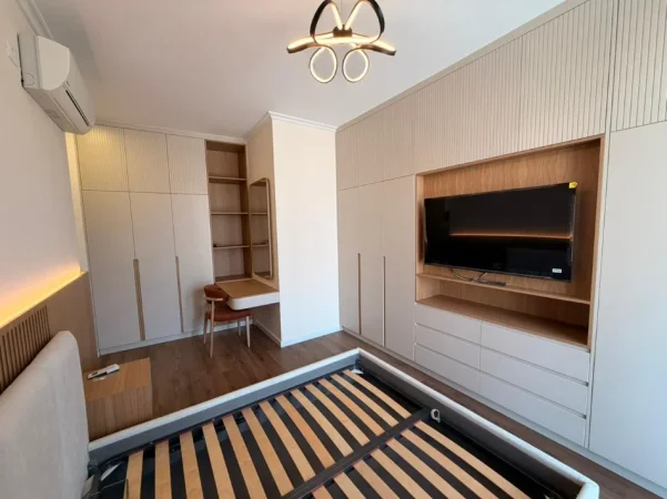 Tirane, jepet me qera apartament 2+1+Ballkon Kati 5, 114 m² 2000 € (Rruga e Kosovareve)