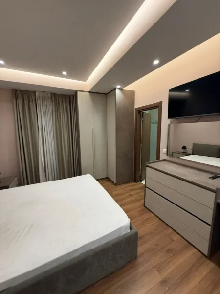 Tirane, jepet me qera apartament 2+1 Kati 2, 80 m² 700 € (Arlis farmacia 10)