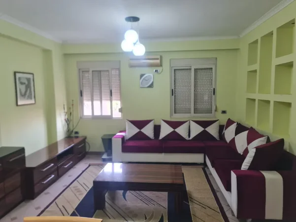 Tirane, jepet me qera apartament 1+1 Kati 2, 74 m² 650 € (Rruga e Durresit)