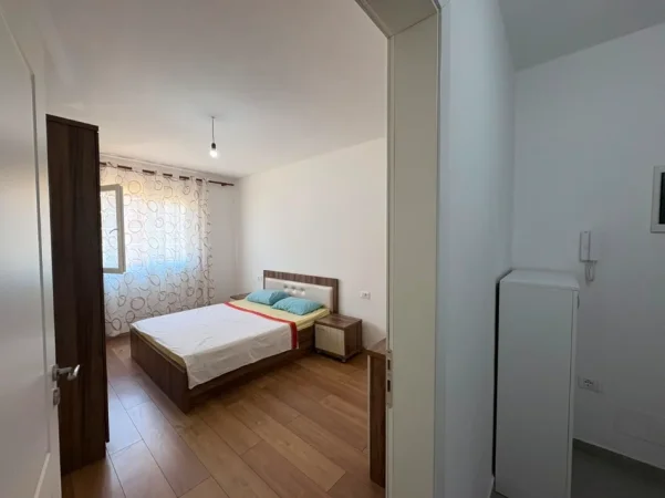 Tirane, jepet me qera apartament 1+1+Aneks+Ballkon , 400 € (kashar)