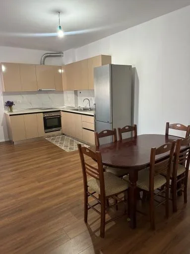Tirane, jepet me qera apartament 2+1+Aneks+Ballkon Kati 5, 110 m² 450 € (kamez)