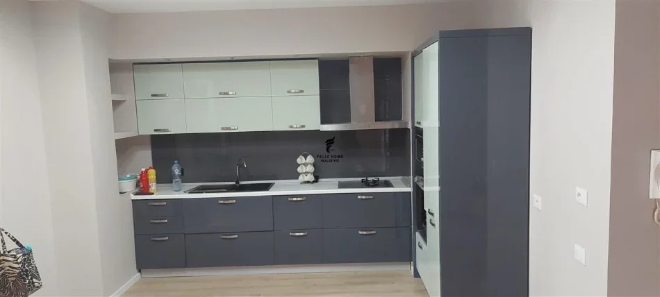 Tirane, shitet apartament 2+1 Kati 7, 92 m² 187.000 € (XHAMLLIKU)