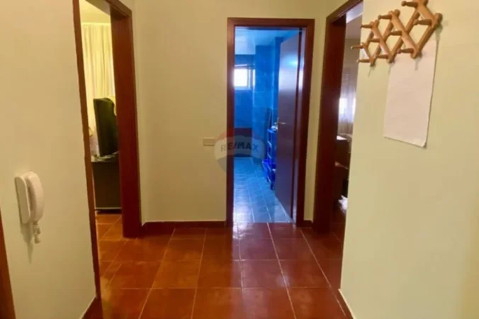 Tirane, jepet me qera apartament 1+1 Kati 3, 60 m² 600 € Komuna e Parisit