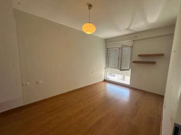 Tirane, jepet me qera apartament 1+1+Ballkon Kati 6, 65 m² 650 € (21 Dhjetori/Kompleksi Magnet)